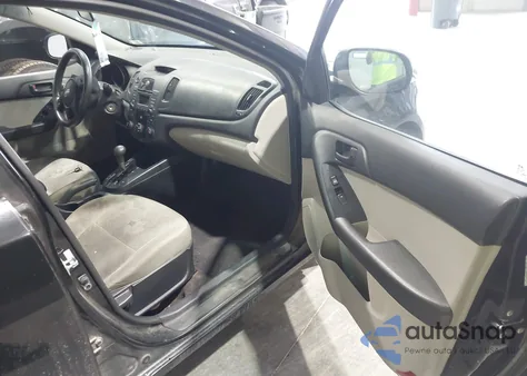 2010 Kia Forte Ex z USA, uszkodzony, nr VIN KNAFU4A26A5059061